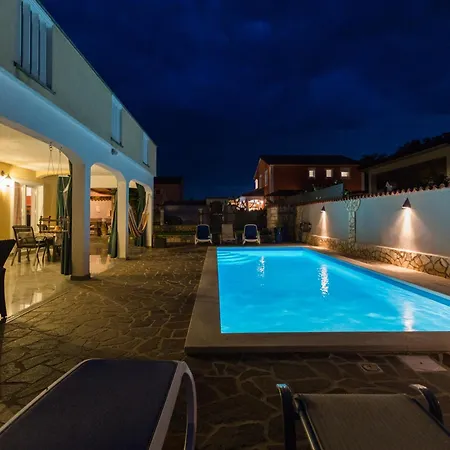 Dino Mit Privatem Pool In Istrien * Buje
