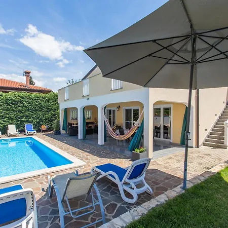 Apartman Dino Mit Privatem Pool In Istrien *