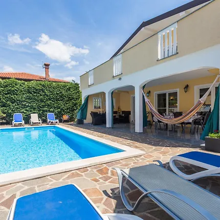 Apartman Dino Mit Privatem Pool In Istrien