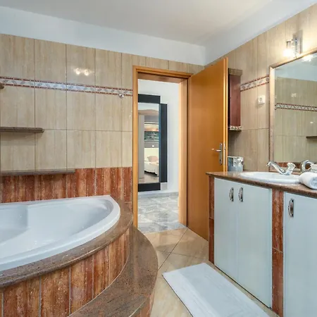 Apartman Dino Mit Privatem Pool In Istrien