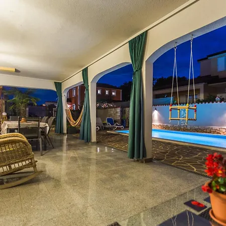 Dino Mit Privatem Pool In Istrien *