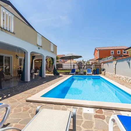 Apartment Dino Mit Privatem Pool In Istrien Buje