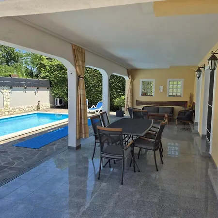 Apartment Dino Mit Privatem Pool In Istrien Buje